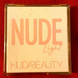 Huda Beauty Nude Light